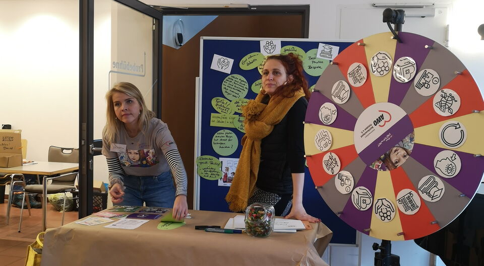 Mit dem „Armutsrad“ im Gespräch