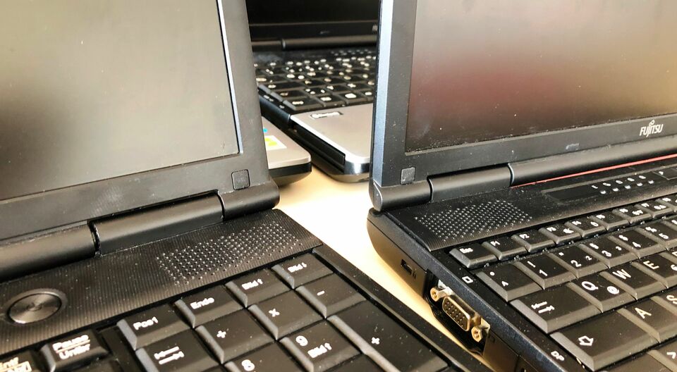 Laptops, Netbooks, Tablets suchen neue Besitzer*innen