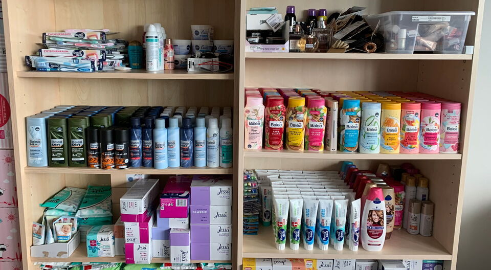 Dm Drogeriemarkt und Bahnhofspassagen spenden Hygieneartikel