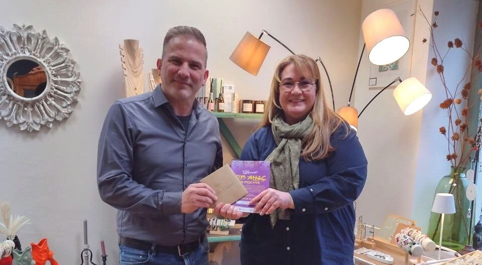 Schmuckgestalterin Susanne Eisentraut spendet 200€