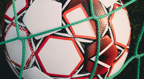 Fußball im Tornetz.