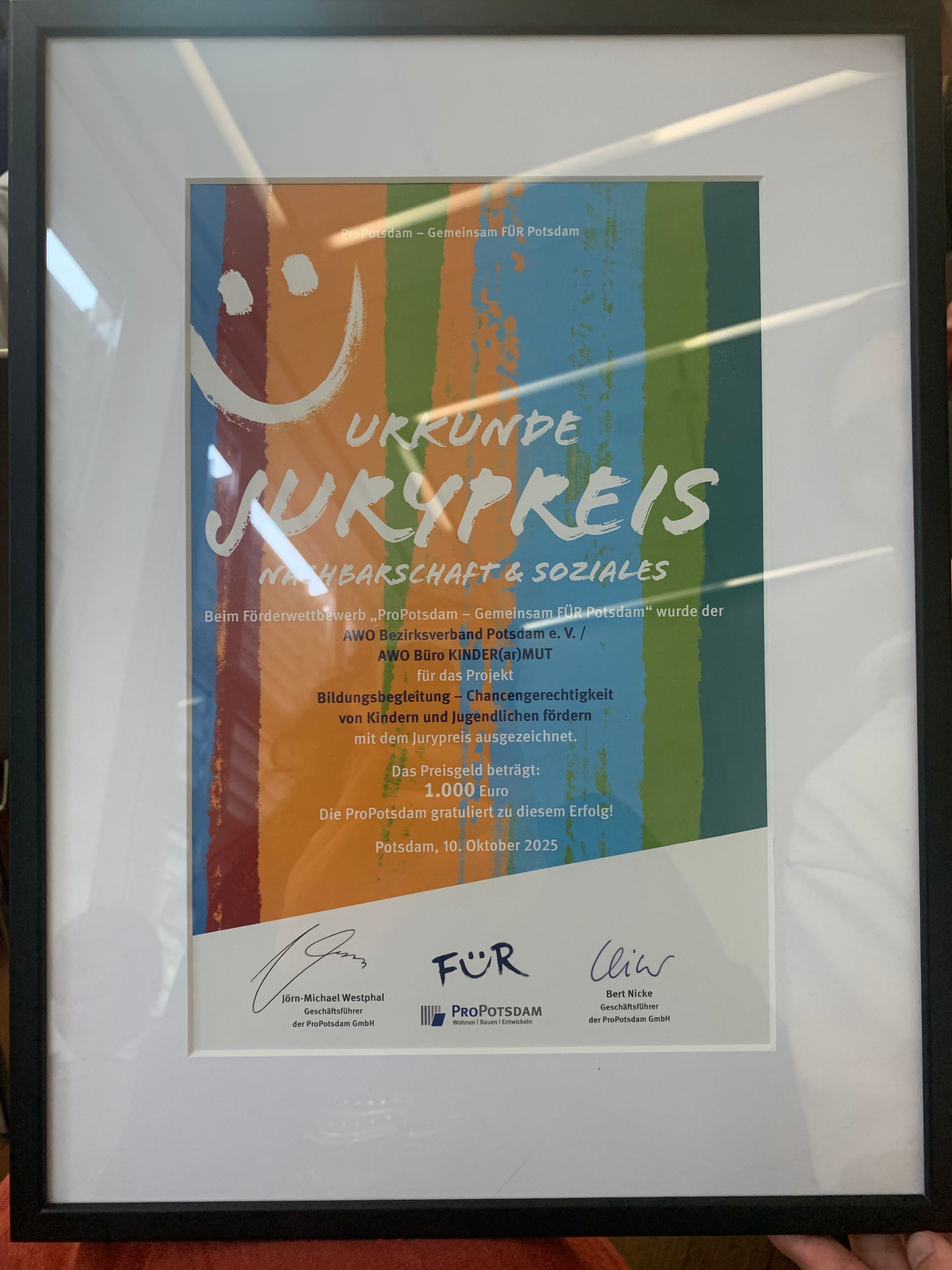 Gerahmte Urkunde für den Jurypreis in der Kategorie Nachbarschaft und Soziales beim Förderwettbewerb Gemeinsam für Potsdam
