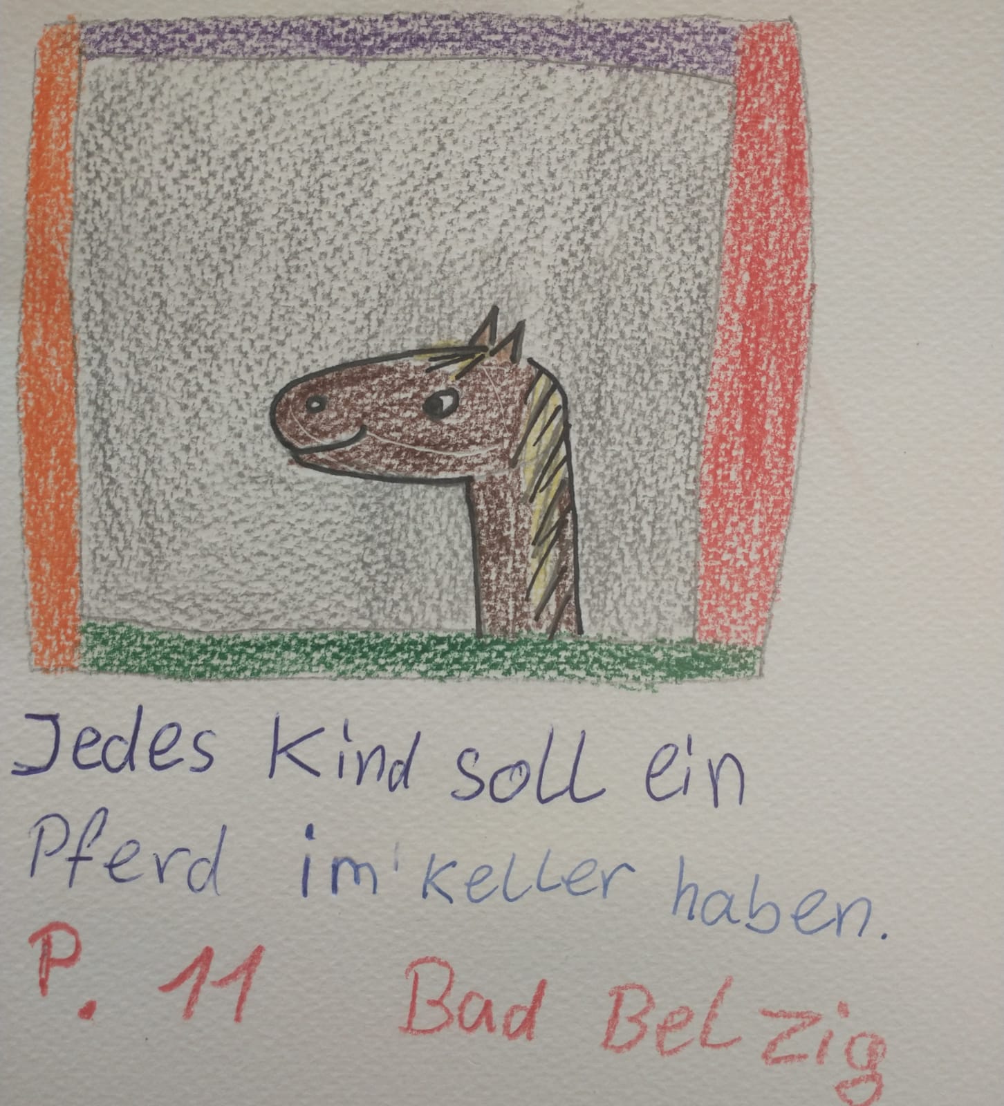 Ein Pferdekopf hinter einem Fenster